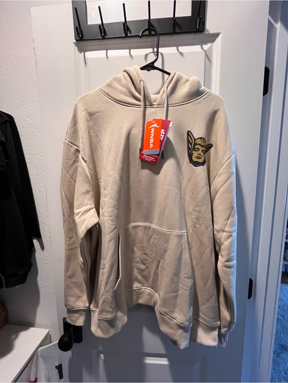 WNBA Golden State Valkyries Women's Cream Pullover Hoodie with Embroidered Patch